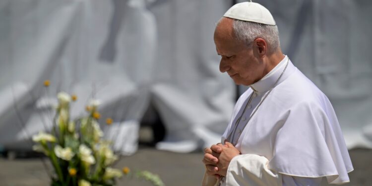 papa-leon-al-xiv-lea-a-fost-operat-de-cancer-pulmonar,-anunta-vaticanul