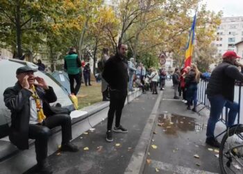 video-|-reactia-sustinatorilor-care-au-primit-vestea-eliberarii-lui-calin-georgescu-chiar-in-fata-arestului-central