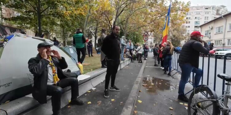 video-|-reactia-sustinatorilor-care-au-primit-vestea-eliberarii-lui-calin-georgescu-chiar-in-fata-arestului-central
