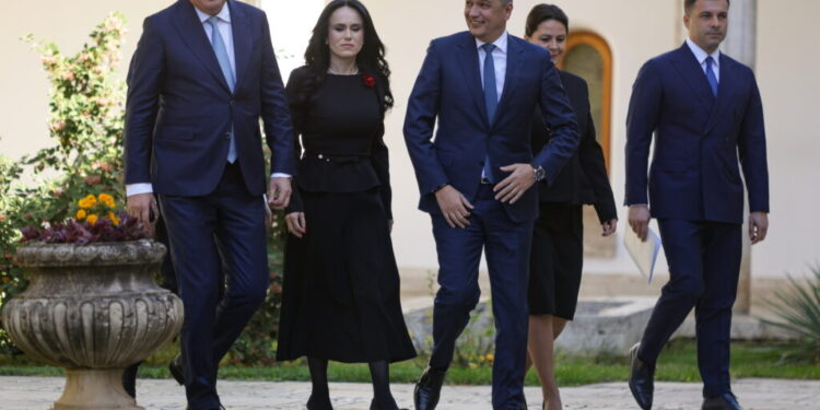 guvernul-luca-niculescu-ar-putea-fi-cel-mai-dominat-de-psd-de-la-era-dragnea.-social-democratii-ar-urma-sa-controleze-aproape-doua-treimi-dintre-ministere