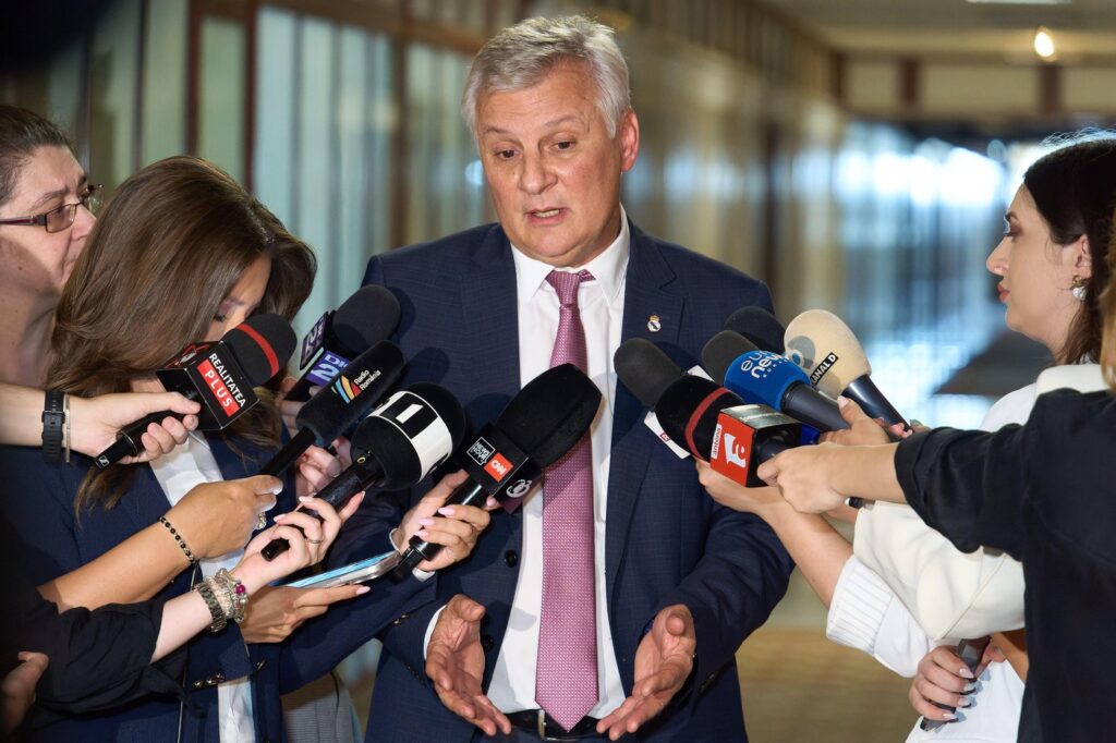 cine-este-daniel-zamfir,-propus-de-psd-sa-preia-ministerul-economiei:-senatorul-devenit-cunoscut-pentru-proiectele-de-legi-referitoare-la-banci-–-hotnews.ro