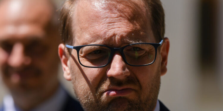 usr-va-vota-impotriva-investirii-guvernului-luca-niculescu.-fritz:-nu-poate-avea-sustinerea-noastra
