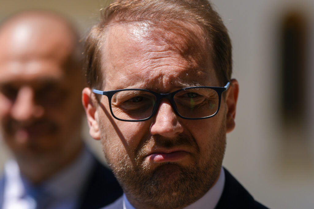usr-va-vota-impotriva-investirii-guvernului-luca-niculescu.-fritz:-nu-poate-avea-sustinerea-noastra