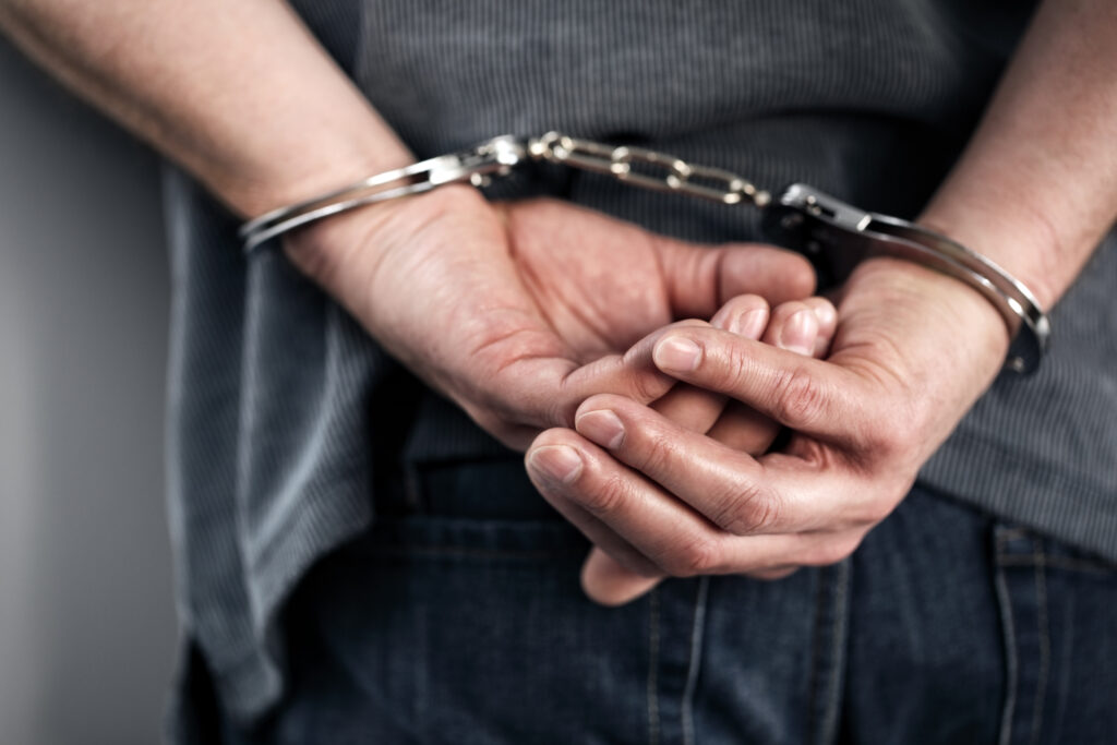 barbat-prins-in-flagrant-in-bucuresti-intr-un-caz-de-camata-el-acordase-un-imprumut-de-36000-de-euro-si-primise-inapoi-150000-doar-dobanzi-–-hotnews.ro