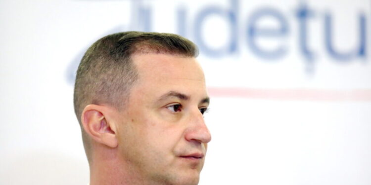 scandalul-privind-noul-stadion-din-timisoara-continua.-alfred-simonis,-despre-explicatiile-lui-bolojan-si-ale-lui-fritz-privind-blocarea-proiectului:-extrem-de-puerile