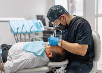 mai-putin-de-unul-din-cinci-cabinete-stomatologice-ofera-servicii-decontate-prin-cnas-de-ce-nu-vor-medicii-sa-lucreze-cu-casa-de-asigurari-se-intampla-si-in-alte-tari?-–-hotnews.ro