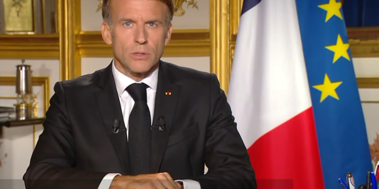 in-urma-protestelor-violente-din-franta,-emmanuel-macron-a-anuntat-reducerea-costurilor-la-carburanti