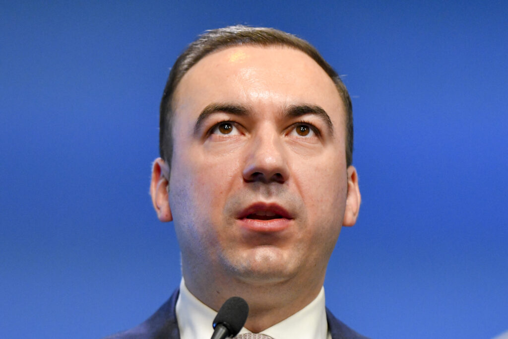 bogdan-ivan-trage-un-semnal-de-alarma-in-urma-atacului-de-la-o-scoala-din-bistrita:-nu-trebuie-sa-se-intample-o-nenorocire-ca-legea-sa-puna-limite-clare-platformelor-sociale