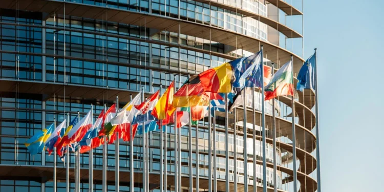 avertisment-oficial,-in-plina-disputa-pe-bugetul-ue:-europa-risca-sa-plateasca-scump-dependenta-de-materii-prime-din-afara-ue.-investitiile-verzi-decid-cursa-cu-sua-si-china
