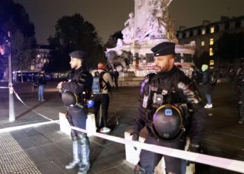 interdictie-de-circulatie-in-zone-din-centrul-parisului-si-in-alte-orase-dupa-revoltele-din-toata-franta-–-hotnews.ro