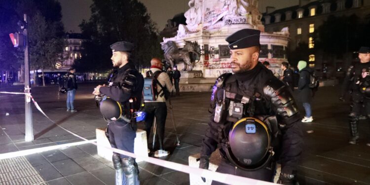 interdictie-de-circulatie-in-zone-din-centrul-parisului-si-in-alte-orase-dupa-revoltele-din-toata-franta-–-hotnews.ro