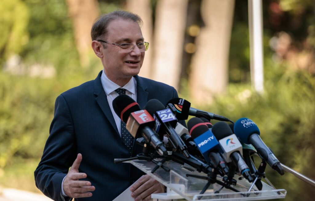 a-inceput-a-doua-zi-de-audieri-a-ministrilor-din-cabinetul-niculescu.-urmeaza-votul-decisiv-pentru-noul-guvern