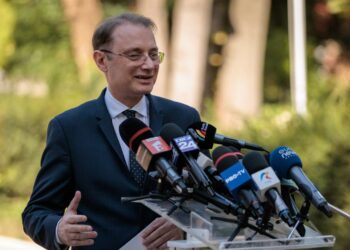 a-inceput-a-doua-zi-de-audieri-a-ministrilor-din-cabinetul-niculescu.-urmeaza-votul-decisiv-pentru-noul-guvern