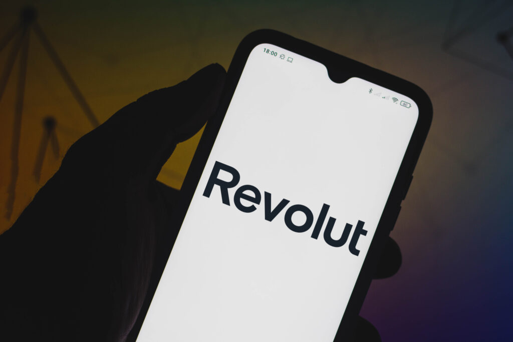 vesti-de-la-revolut-dupa-ce-aplicatia-a-cazut-in-mai-multe-tari-ale-lumii,-inclusiv-in-romania-lista-serviciilor-cu-probleme-–-hotnews.ro