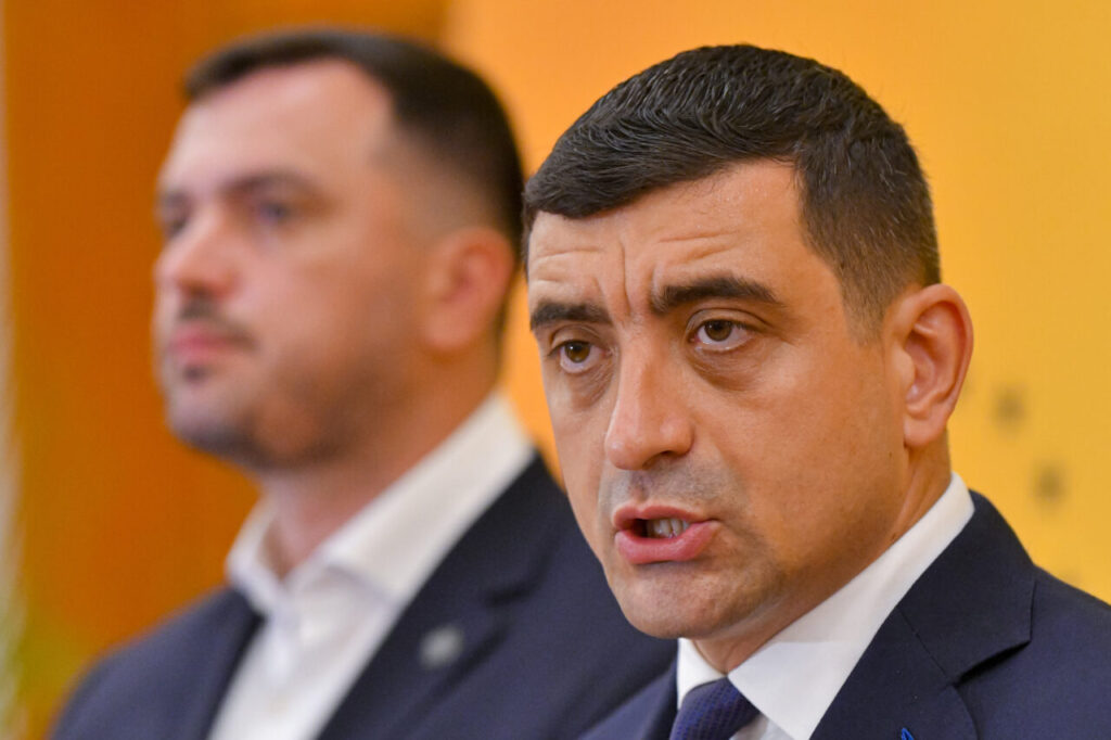 george-simion-face-apel-la-liberalii-„cu-coloana-vertebrala”-sa-nu-voteze-guvernul-niculescu.-intrebare-pentru-premierul-demis:-„domnule-bolojan,-cu-ce-va-au-la-mana?”
