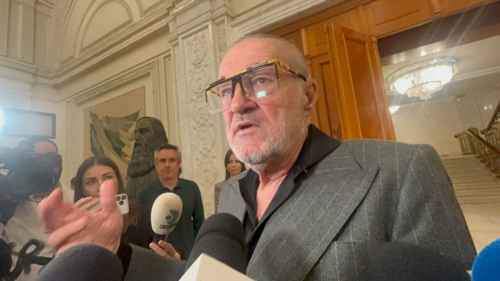 gigi-becali,-extaziat-dupa-investirea-guvernului-niculescu:-„este-extraordinar,-o-sa-avem-guvern.-nu-stiu-cine-l-a-pus,-dar-este-om-destept”