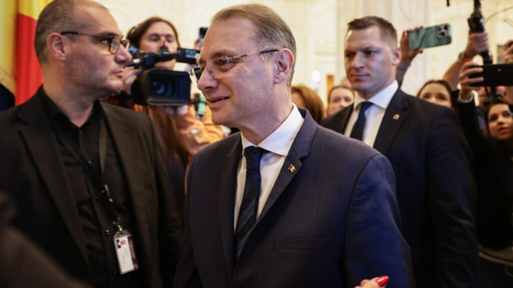 luca-niculescu,-sustine-prima-conferinta-de-presa-in-calitate-de-premier-al-romaniei