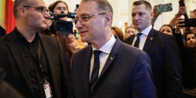 luca-niculescu,-sustine-prima-conferinta-de-presa-in-calitate-de-premier-al-romaniei
