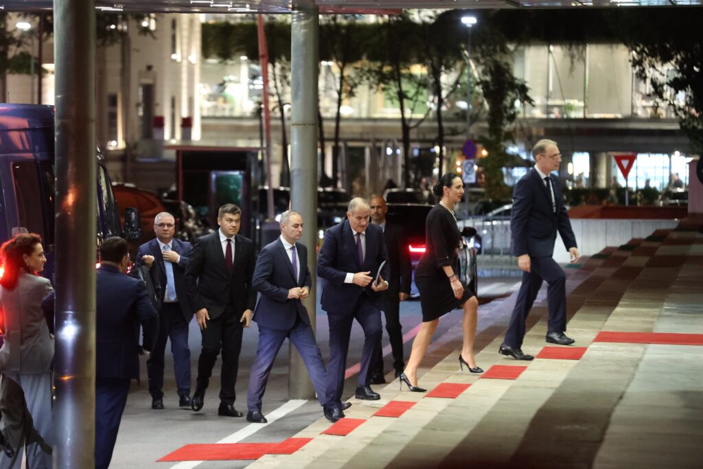 concluziile-primei-sedinte-de-guvern-a-cabinetului-niculescu.-prima-ordonanta-de-urgenta-adoptata-in-aproape-sase-luni