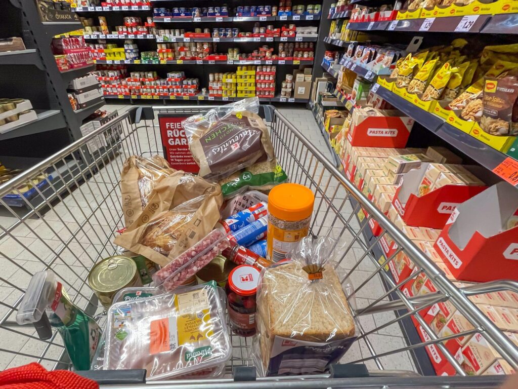 paradoxul-raftului-plin:-de-ce-mai-multe-optiuni-ne-fac-mai-nemultumiti-–-hotnews.ro