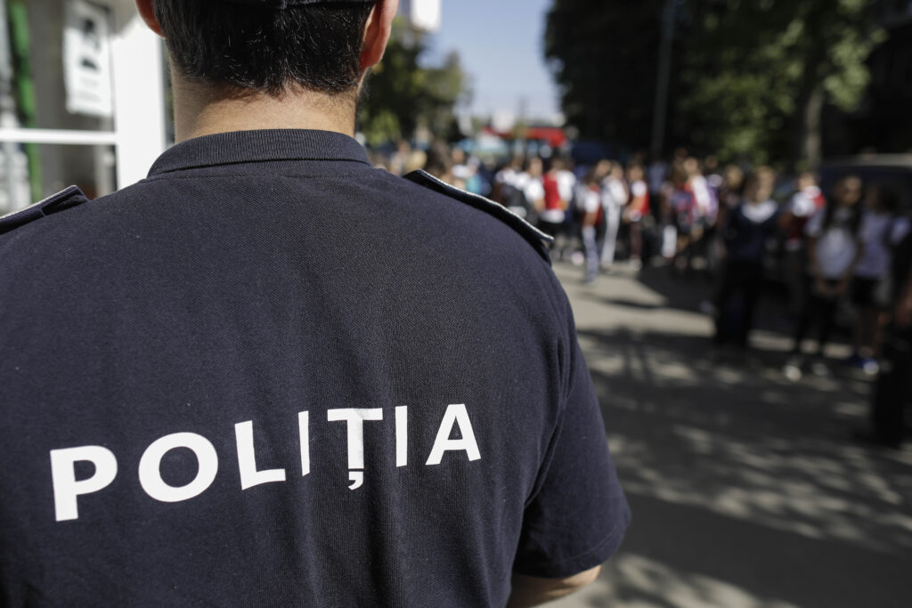 un-nou-incident-violent-intr-o-scoala-din-romania:-un-elev-de-15-ani-si-a-atacat-doi-colegi,-intr-un-liceu-din-pitesti-–-hotnews.ro