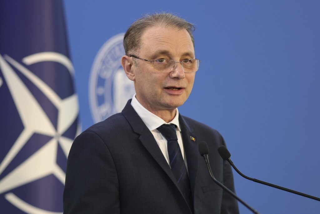 luca-niculescu-anunta-o-reactie-rapida-a-guvernului-dupa-atacurile-din-scolile-din-pitesti-si-bistrita-multumesc-ministrilor-care-au-venit-peste-noapte-cu-propuneri-–-hotnews.ro
