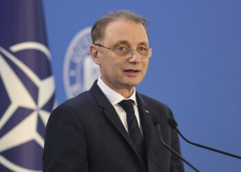 luca-niculescu-anunta-o-reactie-rapida-a-guvernului-dupa-atacurile-din-scolile-din-pitesti-si-bistrita-multumesc-ministrilor-care-au-venit-peste-noapte-cu-propuneri-–-hotnews.ro