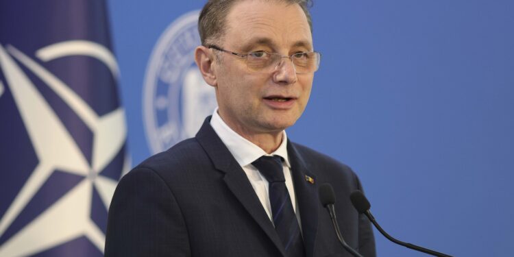 luca-niculescu-anunta-o-reactie-rapida-a-guvernului-dupa-atacurile-din-scolile-din-pitesti-si-bistrita-multumesc-ministrilor-care-au-venit-peste-noapte-cu-propuneri-–-hotnews.ro