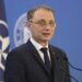 luca-niculescu-anunta-o-reactie-rapida-a-guvernului-dupa-atacurile-din-scolile-din-pitesti-si-bistrita-multumesc-ministrilor-care-au-venit-peste-noapte-cu-propuneri-–-hotnews.ro