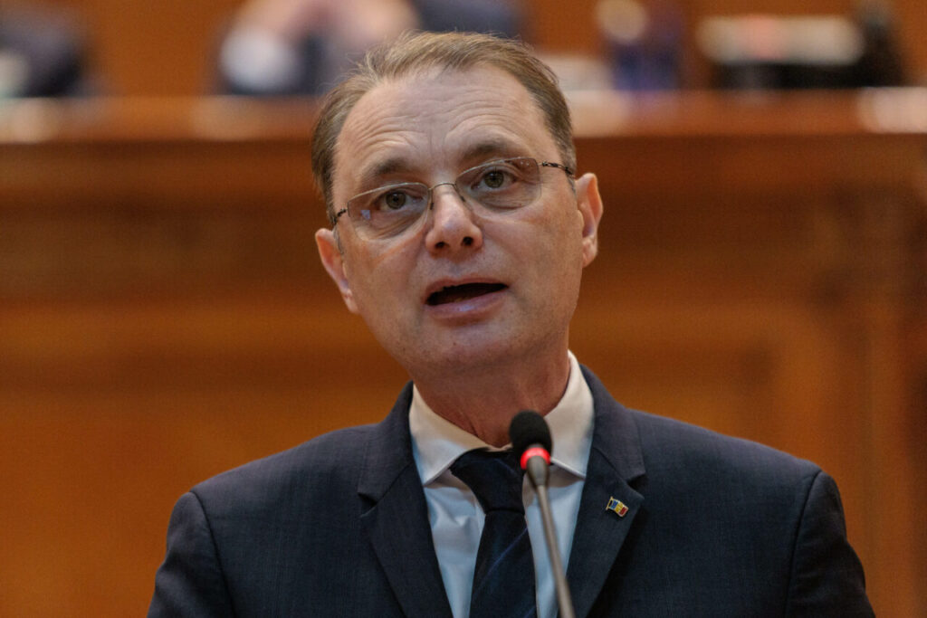 premierul-luca-niculescu-anunta-ca-fortele-navale-romane-vor-beneficia-de-dotari-suplimentare,-dupa-atacurile-cu-drone-din-marea-neagra