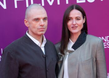 sebastian-stan-spune-ca-a-fost-ingrijorat-de-o-mentalitate-romaneasca-inainte-sa-accepte-rolul-din-fjord-–-hotnews.ro