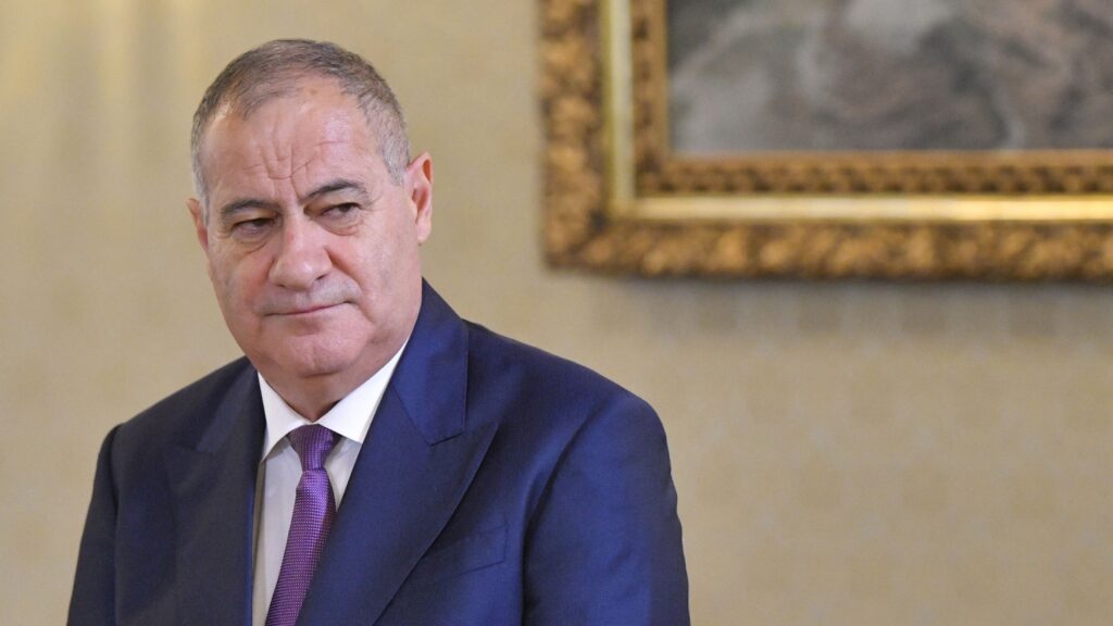 comisarul-politic-neacsu:-a-intrat,-dar-ar-iesi-din-guvern.-jocurile-pentru-sefia-curtii-de-conturi
