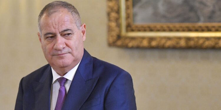 comisarul-politic-neacsu:-a-intrat,-dar-ar-iesi-din-guvern.-jocurile-pentru-sefia-curtii-de-conturi