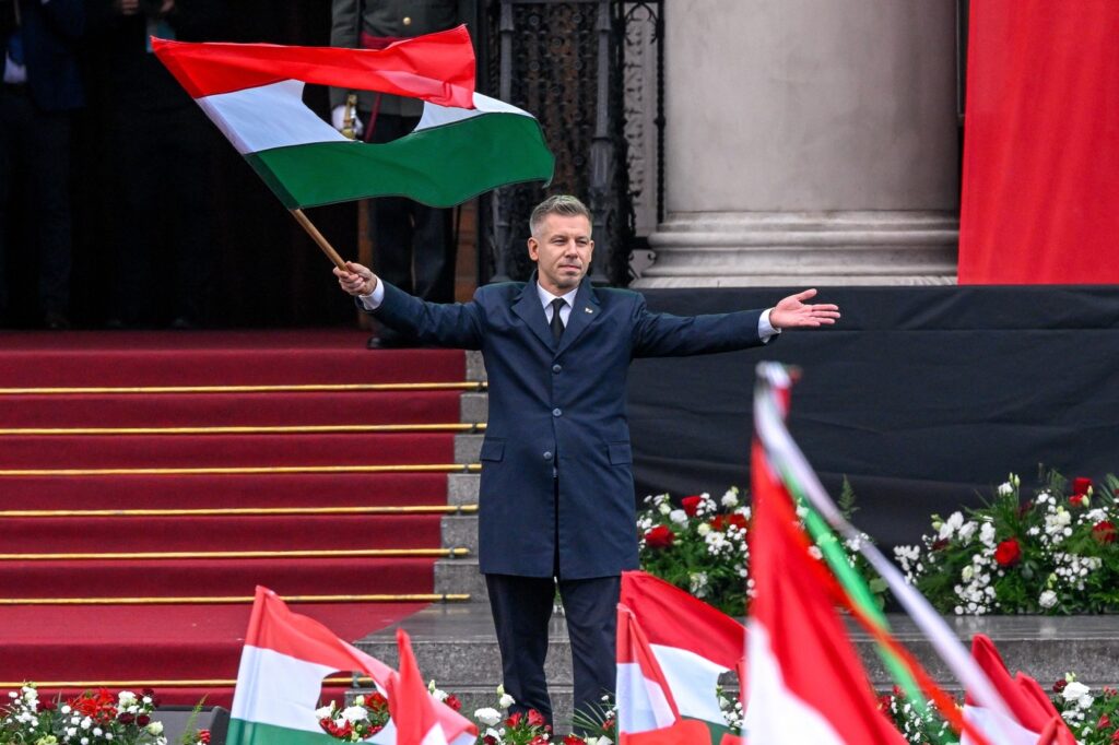 ungaria-nu-e-o-tara-feribot-poporul-a-facut-o-alegere-clara-peter-magyar,-la-comemorarea-revolutiei-ungare-din-1956-–-hotnews.ro