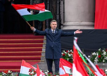 ungaria-nu-e-o-tara-feribot-poporul-a-facut-o-alegere-clara-peter-magyar,-la-comemorarea-revolutiei-ungare-din-1956-–-hotnews.ro