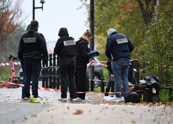 macron-denunta-un-atentat-terorist-rasist-dupa-atacul-armat-de-langa-paris-tara-noastra-e-intr-un-punct-de-cotitura-–-hotnews.ro