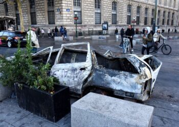 franta-scoate-in-strada-fortele-speciale-si-armata-contra-protestatarilor-anuntul-autoritatilor-din-paris-care-a-provocat-furia-stangii-–-hotnews.ro