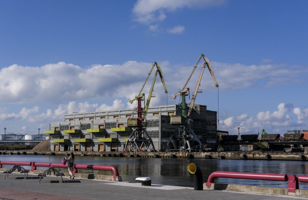 o-ruta-neasteptata-pentru-exporturile-de-cereale-ale-moscovei-in-septembrie,-doua-treimi-au-trecut-printr-o-tara-considerata-o-adversara-a-rusiei-–-hotnews.ro