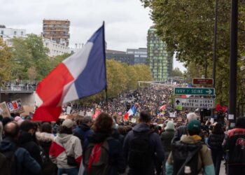 elevii-si-studentii-din-franta-anunta-ca-vor-continua-protestele,-in-ciuda-concesiilor-facute-de-guvern-–-hotnews.ro
