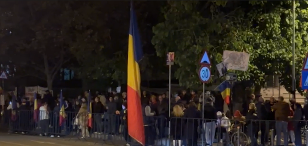 a-26-a-noapte-de-proteste-la-arestul-central,-unde-este-inchis-calin-georgescu