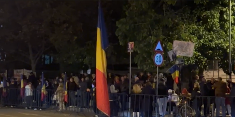 a-26-a-noapte-de-proteste-la-arestul-central,-unde-este-inchis-calin-georgescu