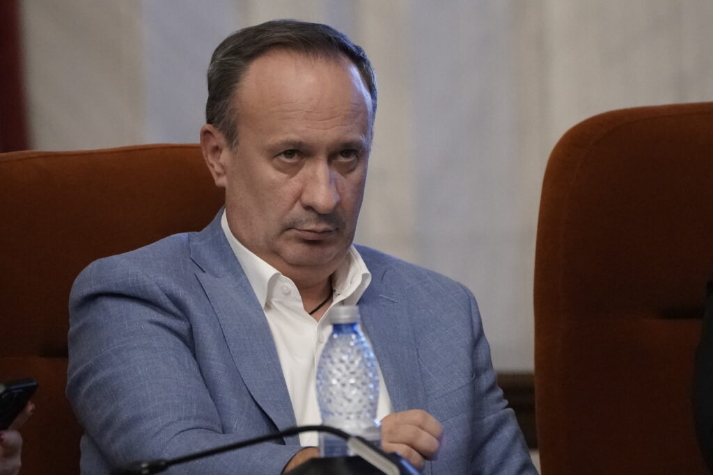 bolojenii-trec,-deficitul-esa-ramane.-adrian-caciu-sustine-ca-diferentele-esa-cash-din-acest-an-sunt-duble-fata-de-anii-anteriori