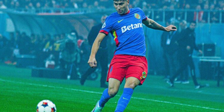 remarcatii-etapei-a-13-a-din-superliga:-fcsb-si-universitatea-craiova-ies-in-evidenta-–-hotnews.ro