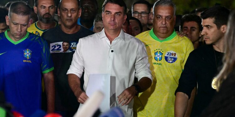 unde-va-primi-flavio-bolsonaro-viza-anuntul-venit-dupa-fuga-din-brazilia-–-hotnews.ro
