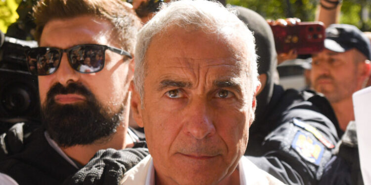 curtea-de-apel-bucuresti-decide-azi-soarta-lui-calin-georgescu.-ramane-in-arest-preventiv-sau-pleaca-acasa?-peste-200-de-sustinatori-il-asteapta