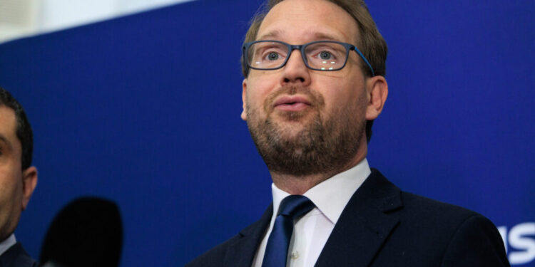 dominic-fritz,-acuzatii-la-adresa-social-democratilor:-psd-se-preface-ca-ar-cauta-gaura-in-buget.-dar-ce-cauta-de-fapt-e-o-scuza