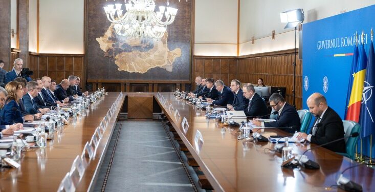 premierul-luca-niculescu,-dar-si-o-parte-din-ministri,-intalnire-cu-reprezentantii-consiliilor-judetene