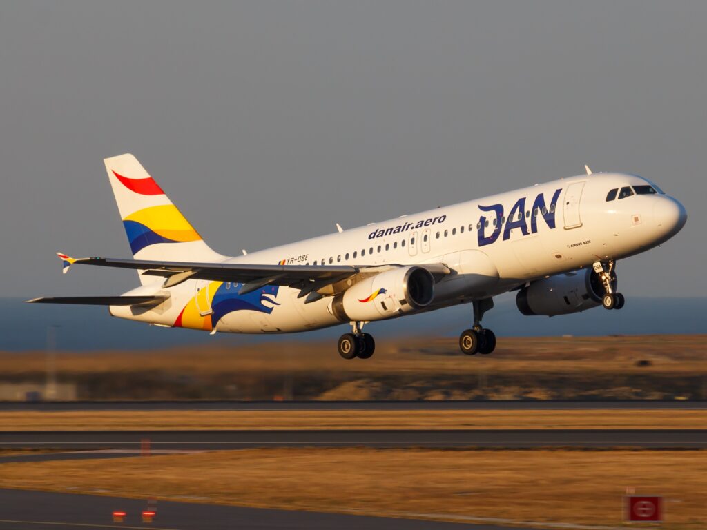 scandal-dan-air-–-netopia-–-aeroportul-bacau:-banii-din-bilete,-blocati-de-procesatorul-de-plati-compania-aeriana,-aflata-in-pragul-insolventei,-cere-demisii-si-transmite-ca-ar-putea-anula-zboruri-–-hotnews.ro
