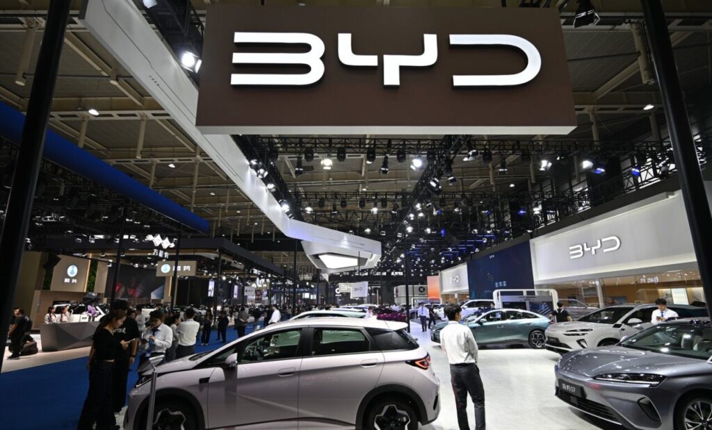 vicepresedinta-gigantului-auto-chinez-byd-ajunge-vineri-in-romania.-compania-cauta-locatii-noi-pentru-construirea-a-inca-doua-fabrici