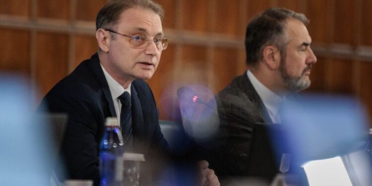 premierul-luca-niculescu,-la-11-ani-de-la-colectiv:-le-datoram-nu-numai-respect-si-compasiune,-ci-si-fapte.-noi-demersuri-pentru-un-centru-de-mari-arsi-in-bucuresti
